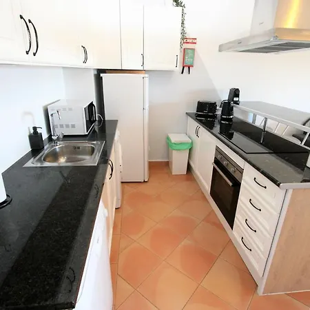 Beautiful 2 Bedroom With Sea View *