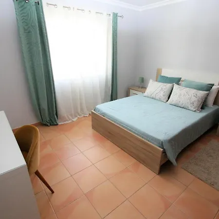 Beautiful 2 Bedroom With Sea View *