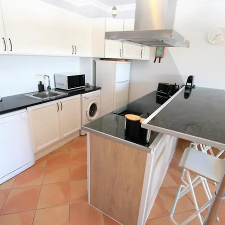Beautiful 2 Bedroom With Sea View